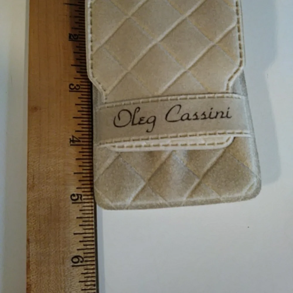 Oleg Cassini Tan Quilted manicure set - Picture 2 of 6